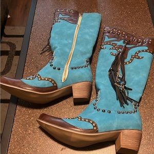 Fashion cowboy boots women 7 1/2 -8. They run narrow